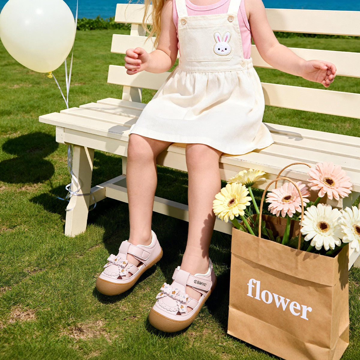 Scallop-Edge Floral Bow Closed-Toe Toddler Sandals