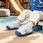 EBMINI COSMO child walking in the sneakers outdoors