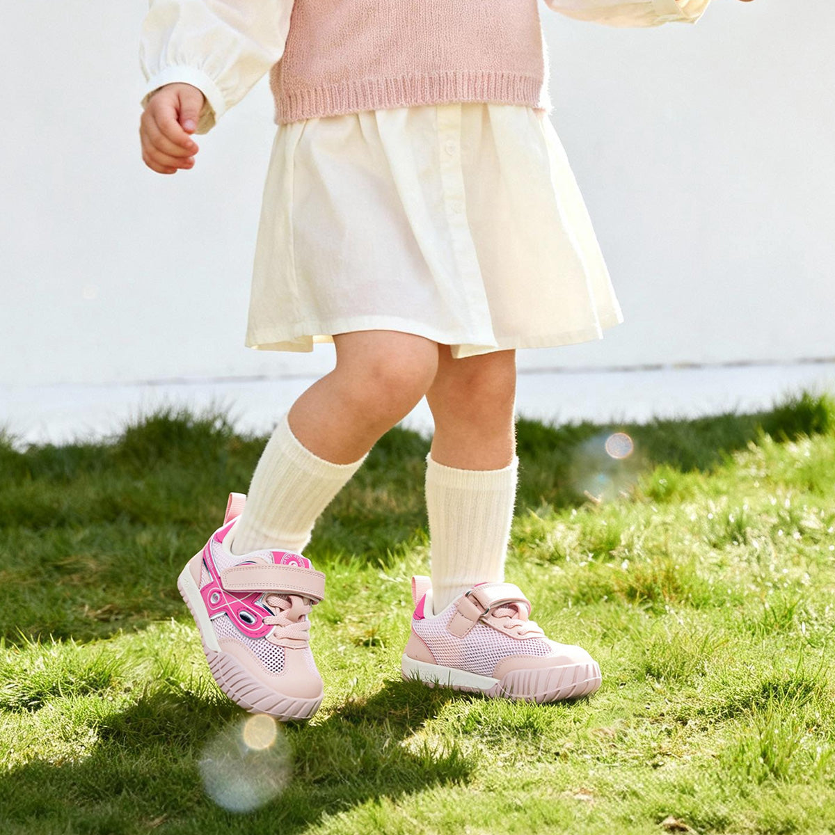 EBMINI CURVE easy-on sneakers with a secure strap closure