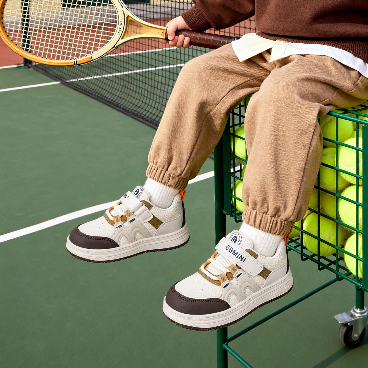 Roomy toe shape detail on EBMINI KICKFLIP toddler sneakers