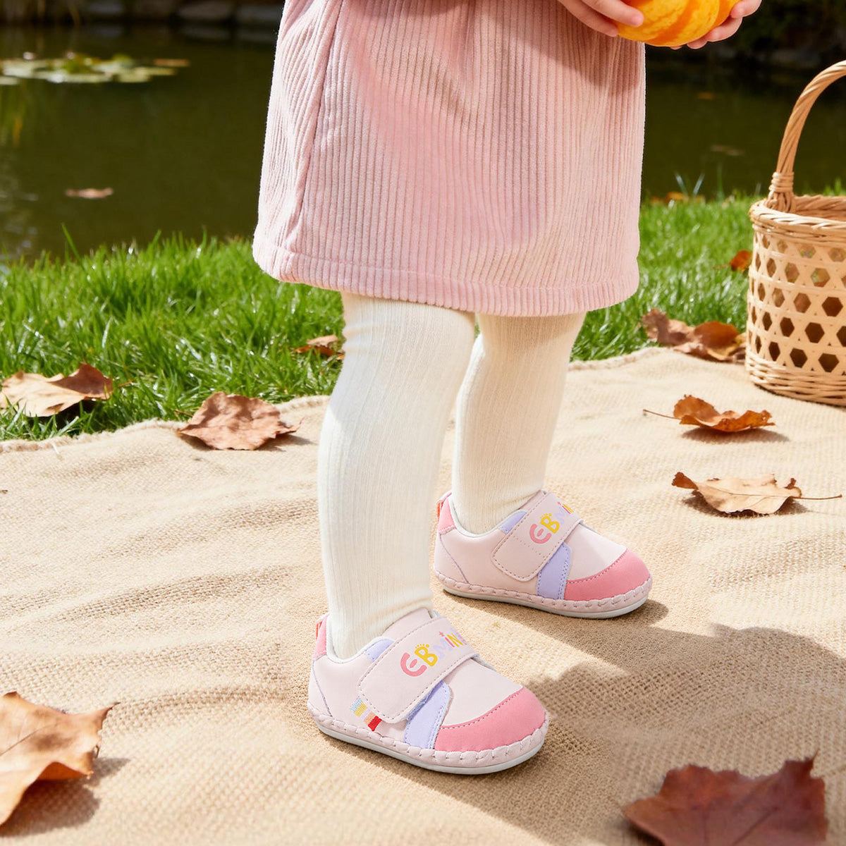 EBMINI LETTERLOOP flexible soft sole baby shoe detail