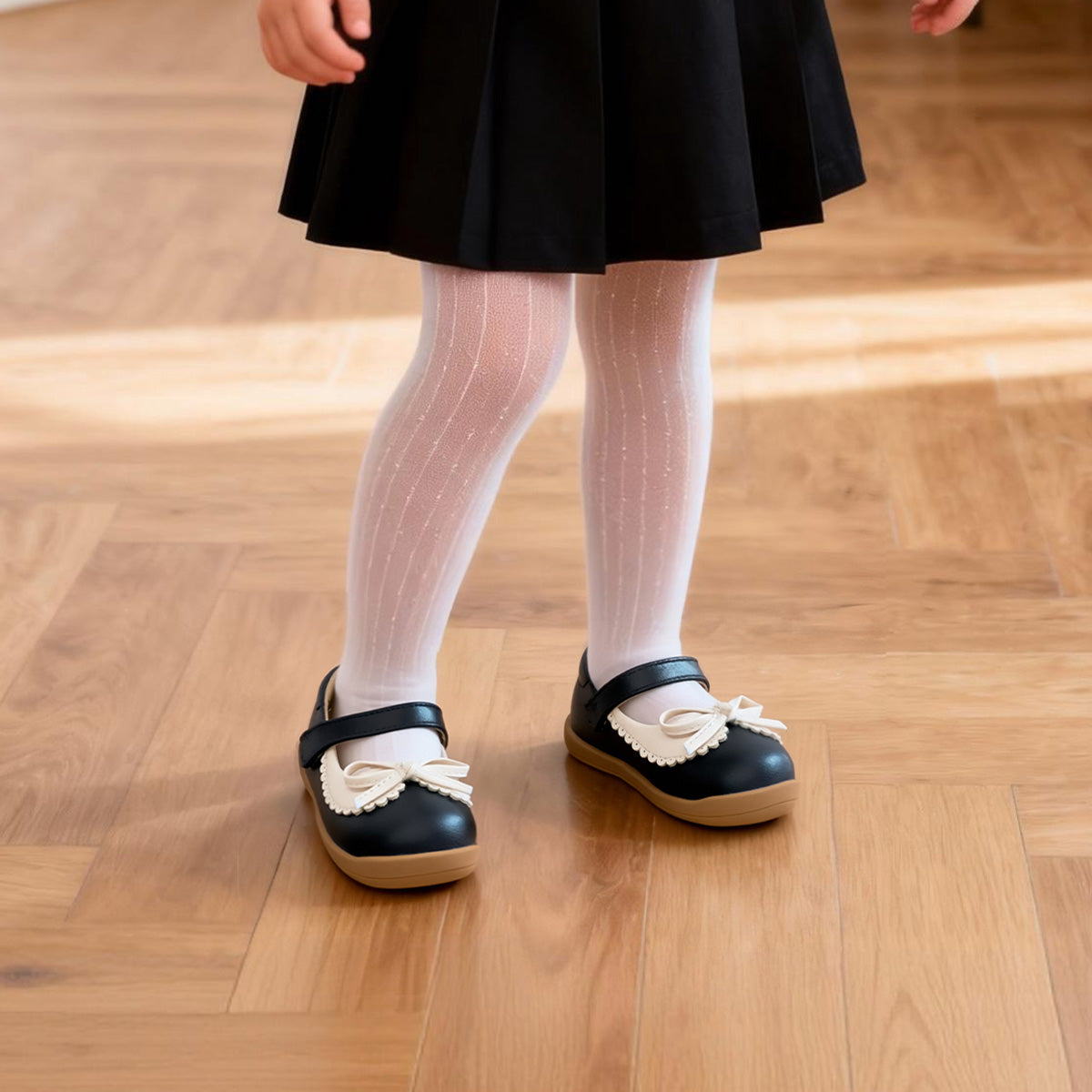 EBMINI LYLA easy-on Mary Jane sneakers with a secure strap closure