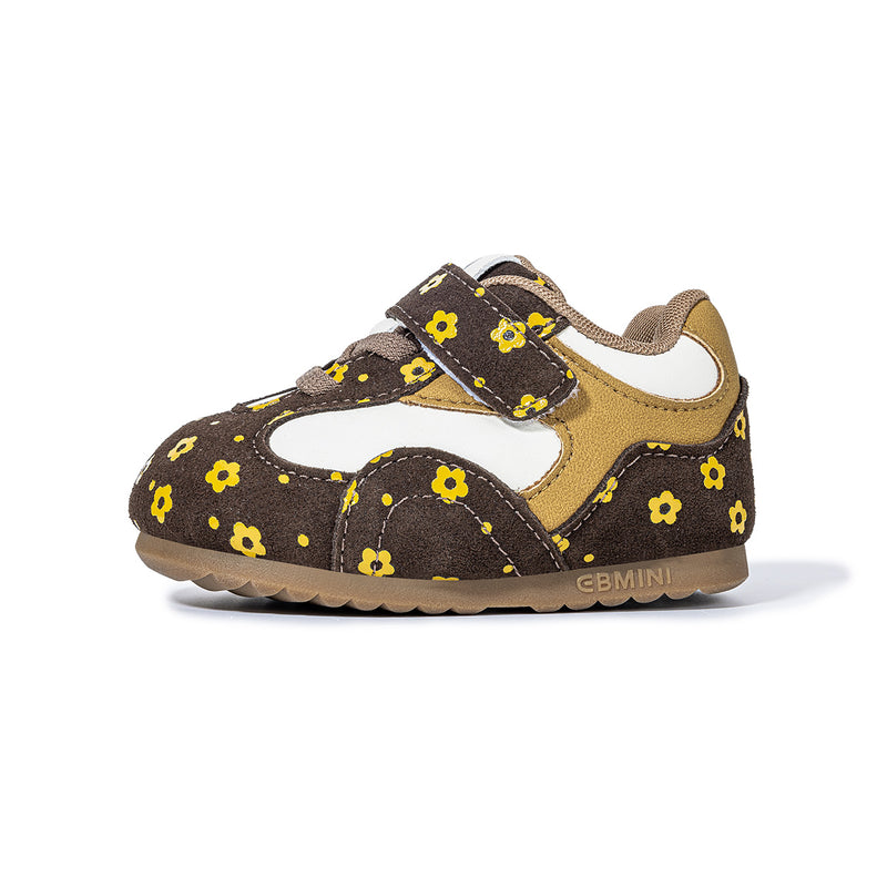 Side view of brown EBMINI MEADOW flexible gum-sole sneaker