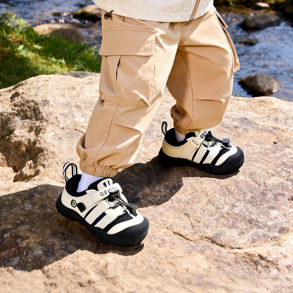 EBMINI ROAM easy-on sneakers with bungee laces and a strap closure