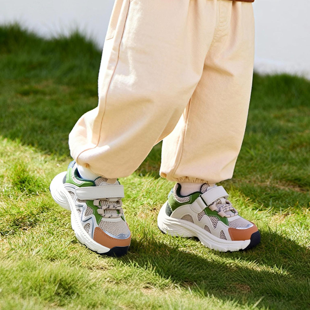EBMINI RUSH easy-on sneakers with a secure strap closure
