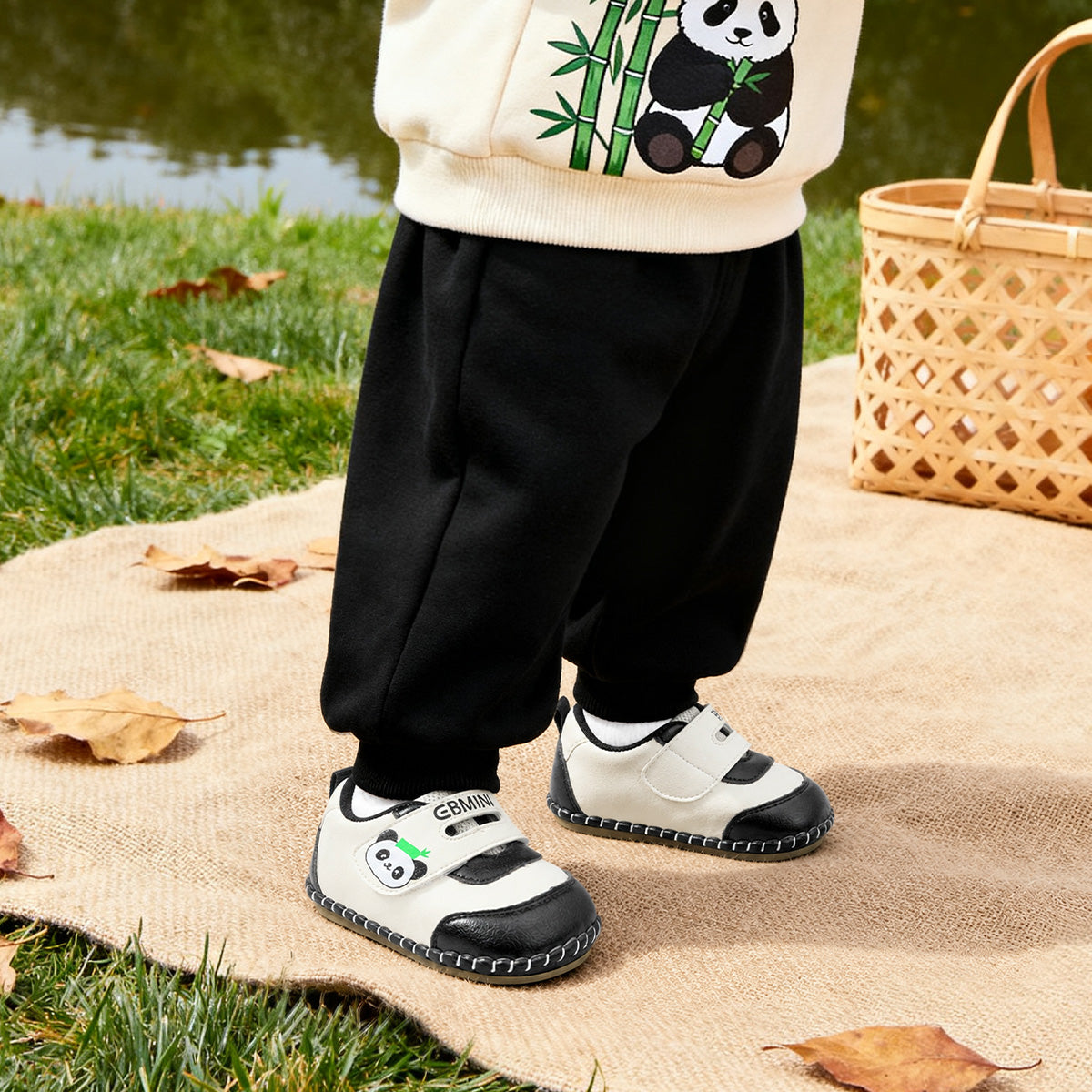 EBMINI SNOOZE bear baby crib shoes — closure detail