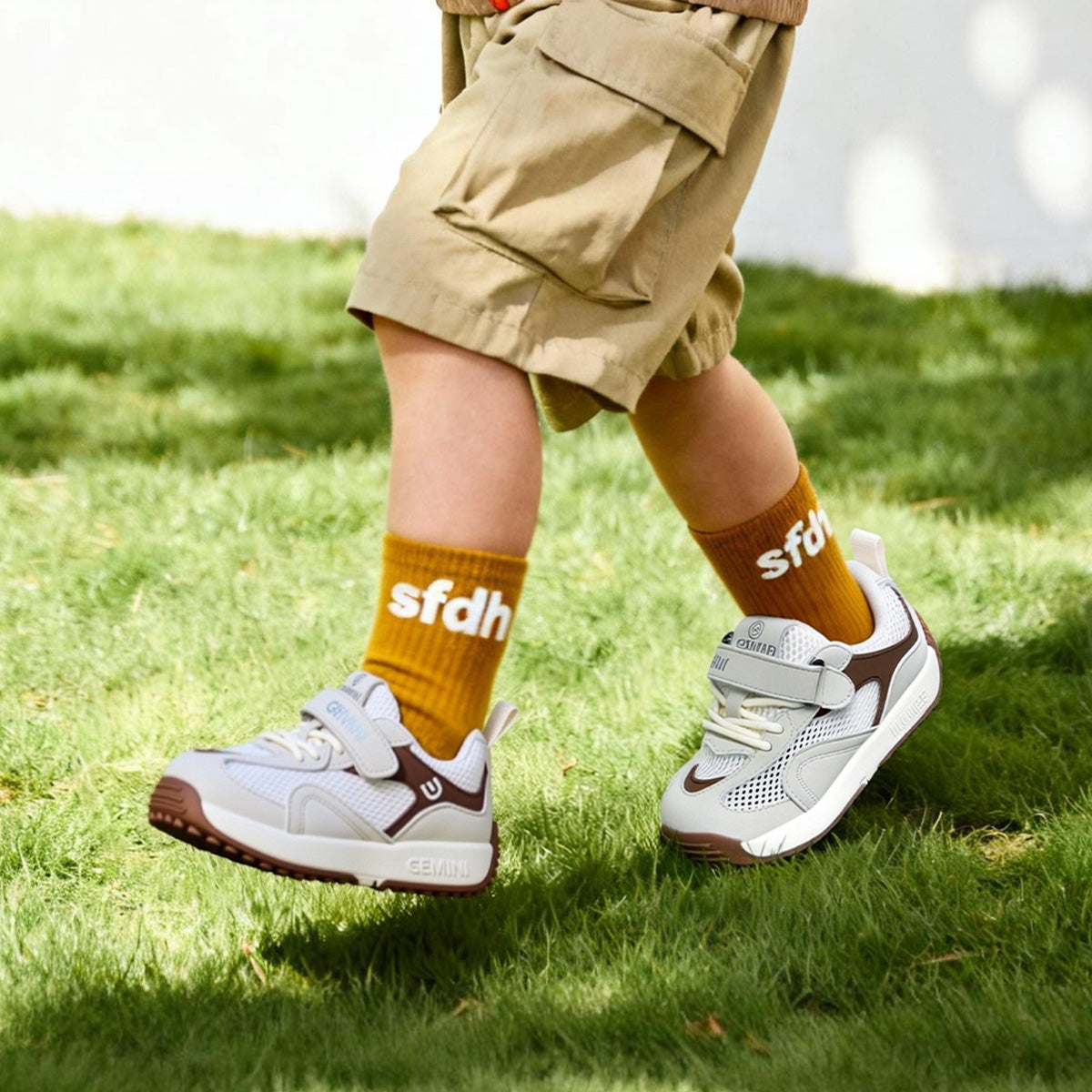 EBMINI VELO easy-on toddler sneakers with a secure strap closure