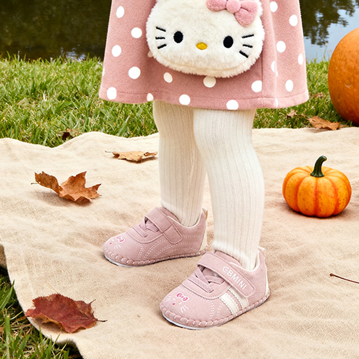 EBMINI WHISKERS kitty embroidered baby crib shoes — upper detail